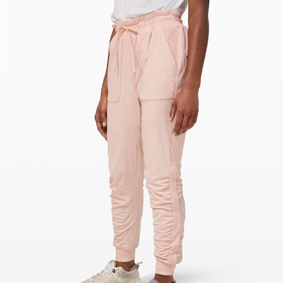 Lululemon Beyond the Studio Jogger Feather Pink- Women’s Size 4 $118 - Picture 1 of 13